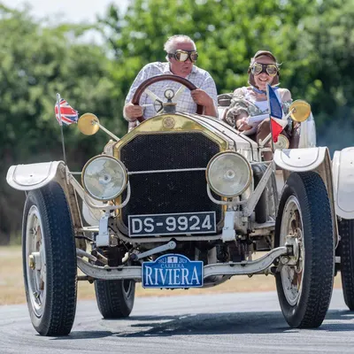 Carrera Riviera