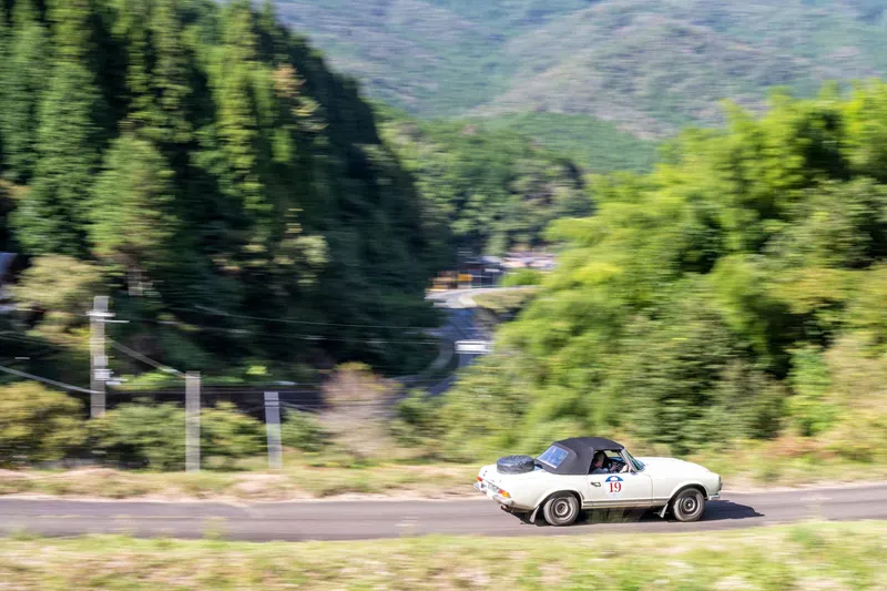 1925 BENTLEY CELEBRATES ITS 100th BIRTHDAY IN STYLE WITH VICTORY ON EPIC ISLANDS OF JAPAN MARATHON