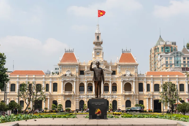ROVER RULES ON RALLY THE GLOBE’S EPIC ROAD TO HANOI MARATHON