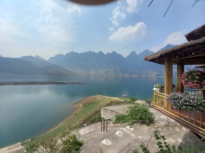 SURVEYING THE ROAD TO HANOI