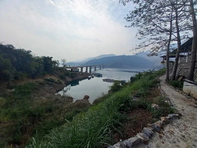 SURVEYING THE ROAD TO HANOI