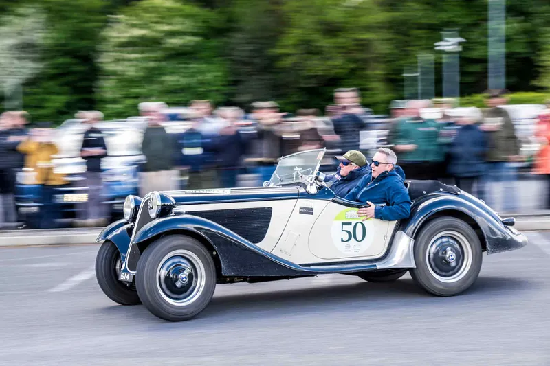 VINTAGE SHAMROCK VICTORS IN SEVENTH HEAVEN